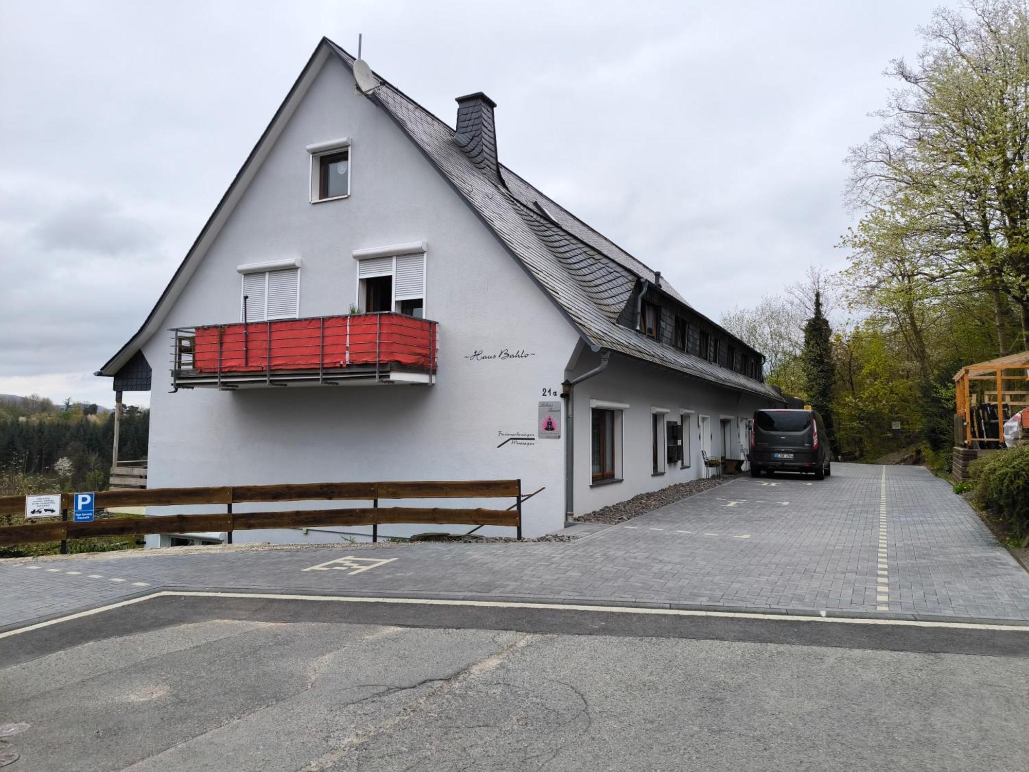 Haus Bahlo - Ferienwohnungen Attendorn Ngoại thất bức ảnh